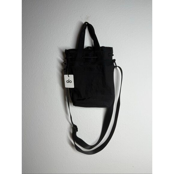 NWT Alo Yoga Crossbody Bucket Bag Black - Picture 2 of 14